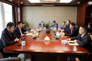 平湖市委常委、副市长戴振一行光临SBOBET利记纸业调研领导