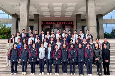 平湖市当湖高级中学研学团队走进SBOBET利记纸业