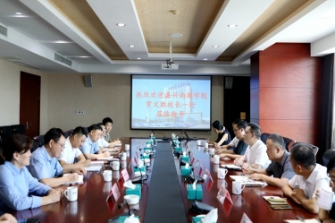 嘉兴南湖学院党委副书记、校长贾文胜一行光临SBOBET利记纸业调研互换